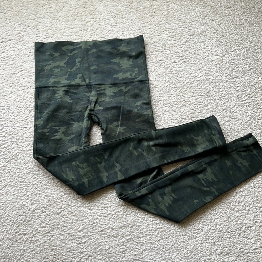 SPANX Dark Green Camo High-Waist Leggings